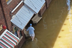 Tennessee Floods 2010 Many of the local merchants forced to close their establishments in downtown Nashville couldn’t wait for the flood waters to recede completely, opting instead to wade in the standing water to peek at the damages.   Photo Credit: Daniel Cima/American Red Cross