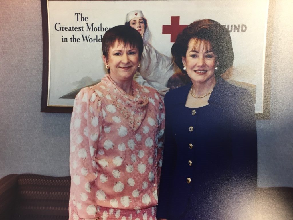 Sue standing with Elizabeth Dole for a photo.